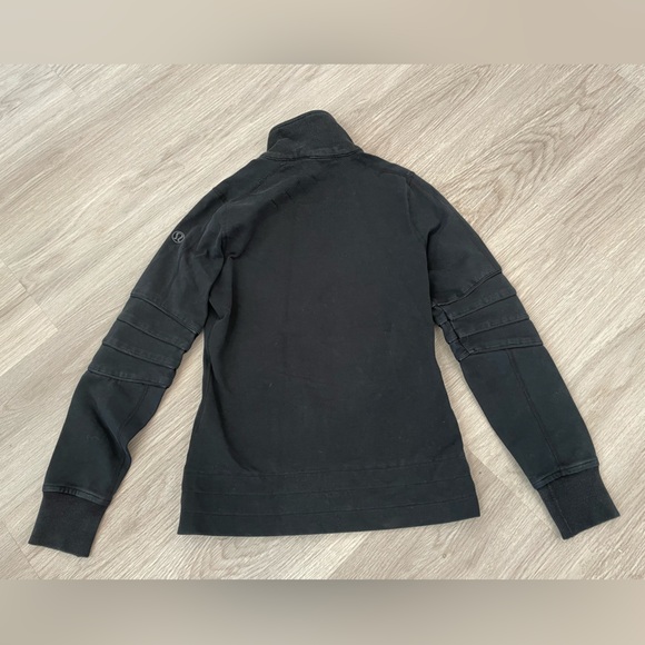 LULULEMON Charcoal Grey Zip up Jacket w/accordion elbows & logo shoulder. - Picture 7 of 12